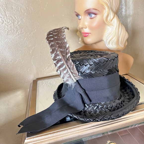 ENTICING 1960\'s BLACK STRAW TOP HAT + TALL CURLY FEATHERS & WIDE GROSGRAIN BAND main image 7